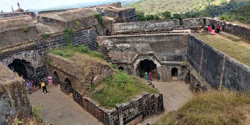 The panoramic view of Manjarabad/Manzarabad Fort near Belur for every traveller.