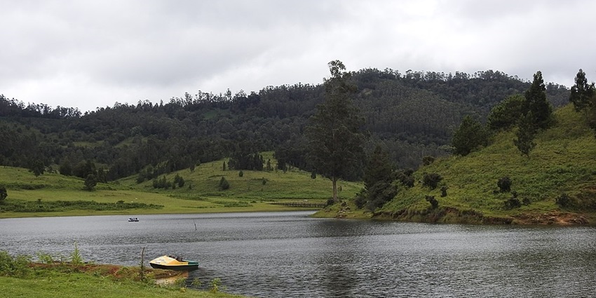 Mannavanur Lake, surrounded by dense greenery, is an ideal place for a Kodaikanal trip.