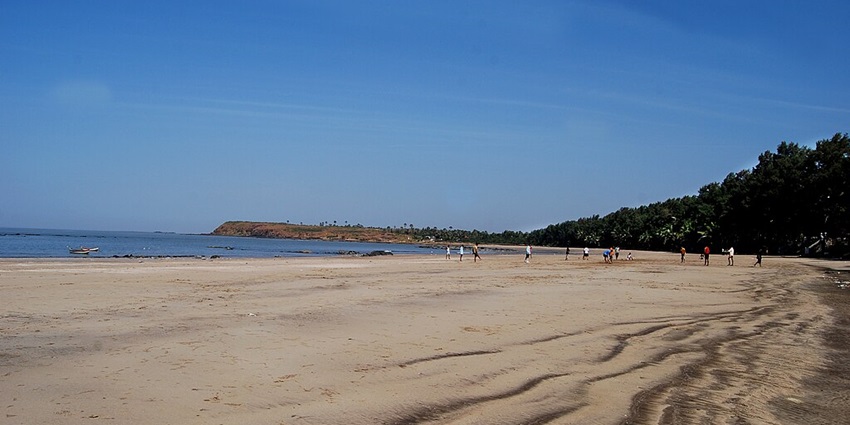 Clean shoreline with silver sands at Manori Beach
