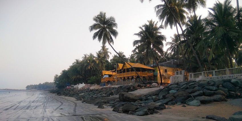 A picture of Manori Island beach with clear skies and calm waters near Mumbai