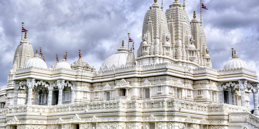 The image shows a distant view of the Sarvodaya Jain temple in Amarkantak, a holy temple in Bhopal.