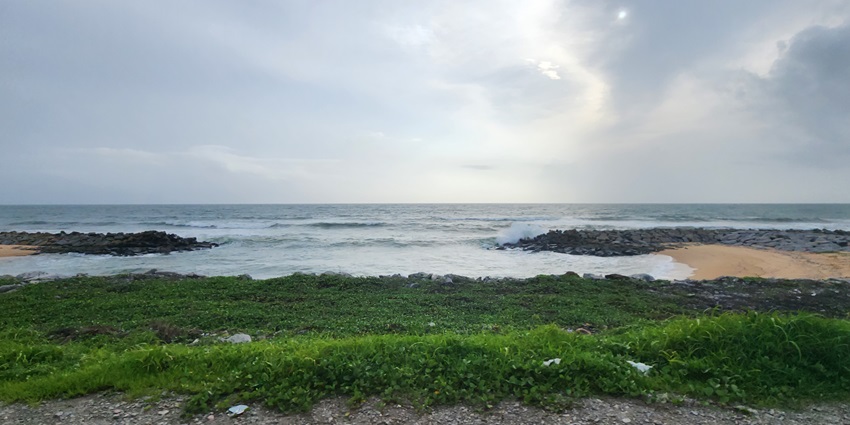 Maravanthe Beach is a unique place to visit near Murudeshwar for travellers to explore.