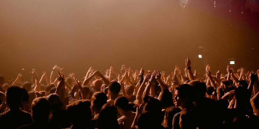The vibrant atmosphere at the best party in South Goa for every traveller to explore.