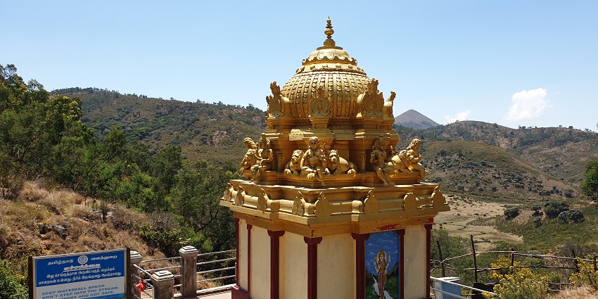 The beautiful entrance of Mariamman Temple, a gem among temples in Ooty.