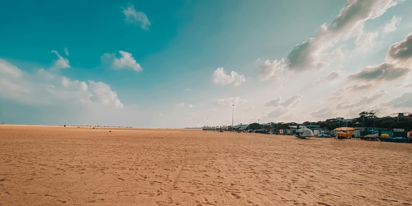 A serene view of Marina Beach, one of the best places to visit near Fort St George.