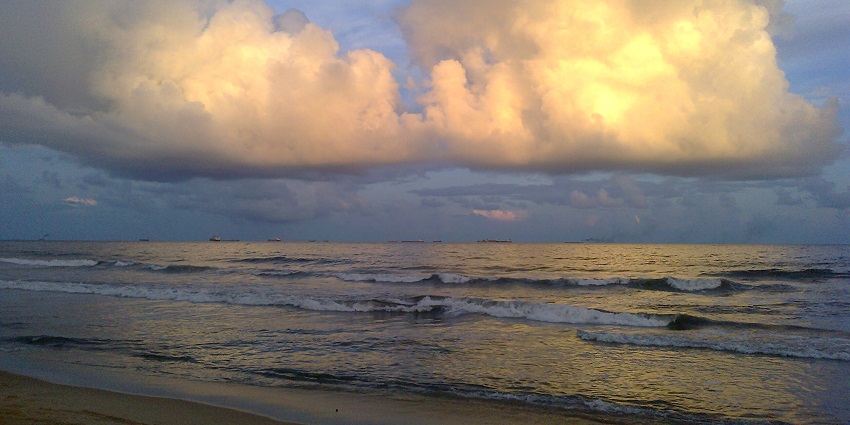 Sunset views at the Marina Beach near Karumariamman Temple in Tamil Nadu