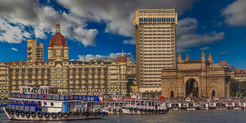 Marine Drive is one of the scenic attractions and is located near the science museum in Mumbai