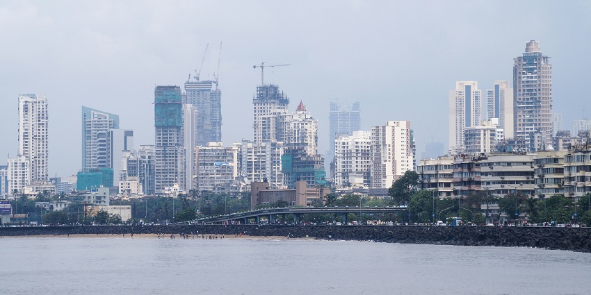 Marine Drive, "Queen's Necklace," has streetlights like pearls, ideal for seaside walks.