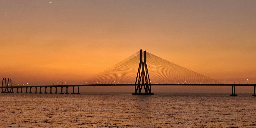 Scenic view of the marine drive at the time of sunset, one of the best attractions near the Mumbadevi temple