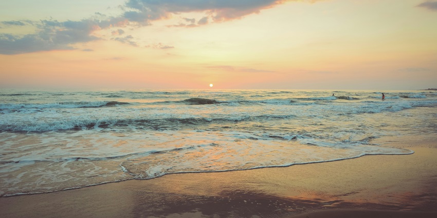 A glimpse of Marine Drive with the Arabian Sea is one of the famous beaches in Maharashtra.