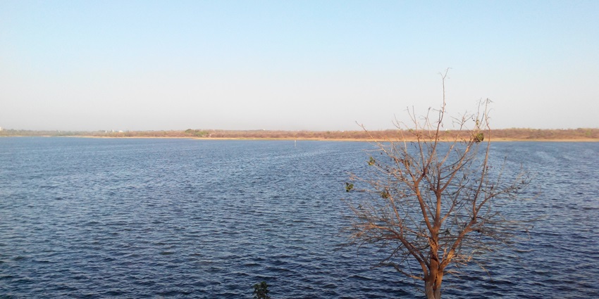 Markanda Lake features serene waters and lush greenery in a picturesque setting.