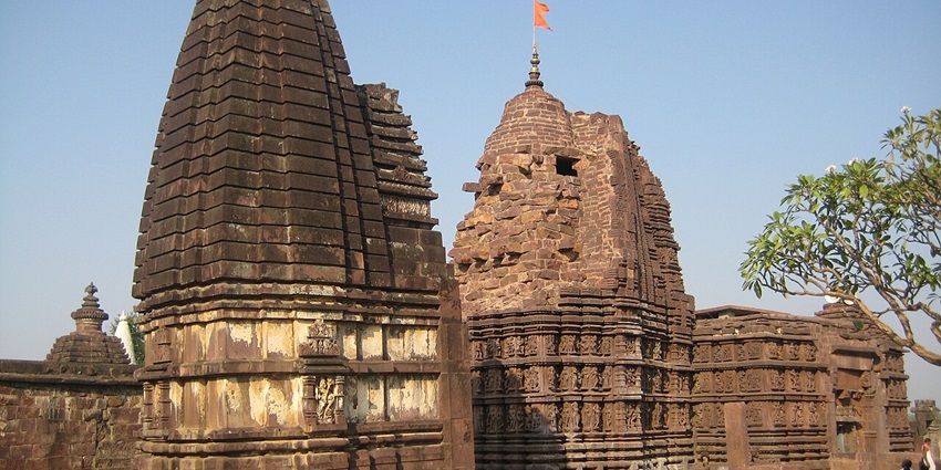 Offer prayers at Markanda Temple, one of the peaceful places to visit in Maharashtra.