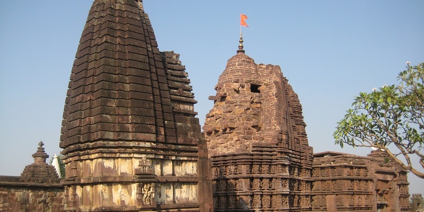 Markandeshwar temple is situated on the bank of River Wainganga in district Gadchiroli of Maharashtra