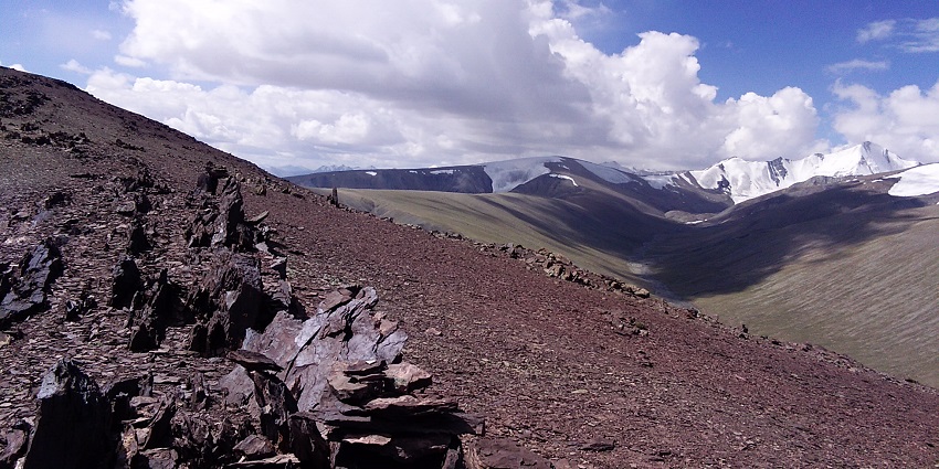 A scenic view of Markha Valley featuring rustic terrains and towering mountains.