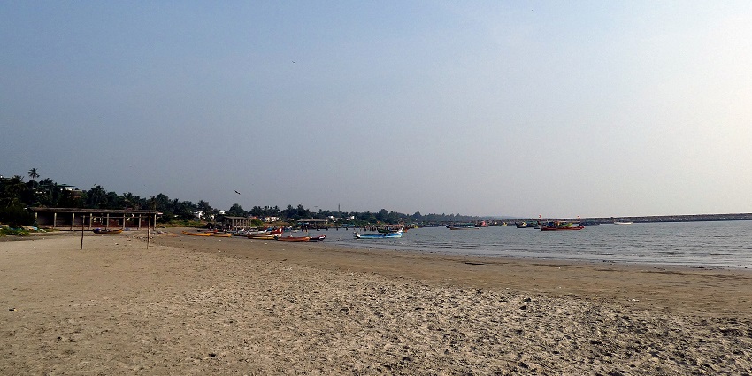 Image of a beach view surrounded by golden sand which is the beach shore - places to visit in Blorivali