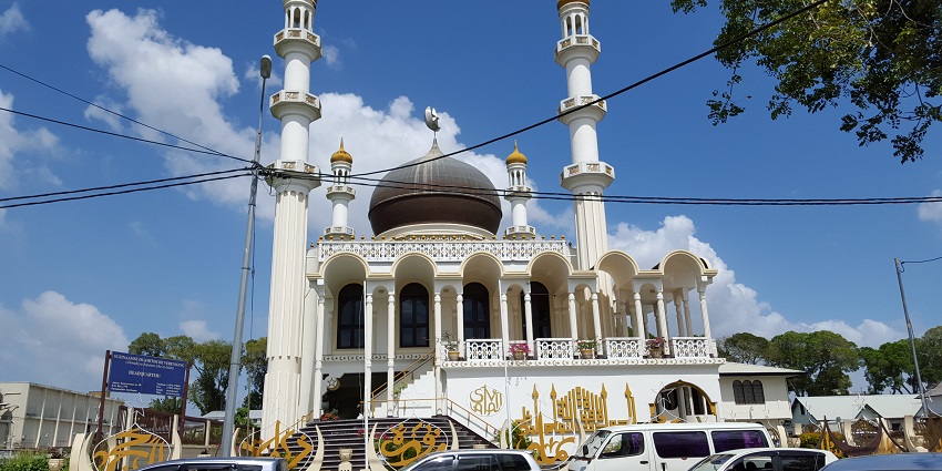 The Mamoor Mosque is a mosque in Chennai, Tamil Nadu, India. It is located in Muthialpet