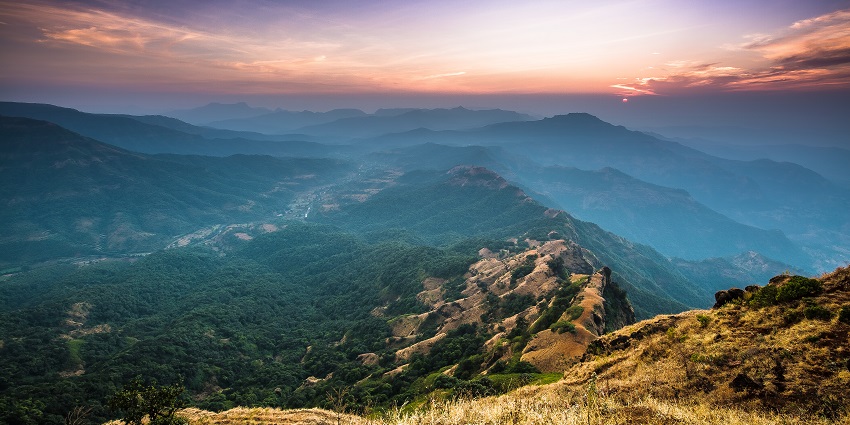 Sunset at Elphinestone Point in Mahabaleshwar, one of the places to see in January Near Pune.