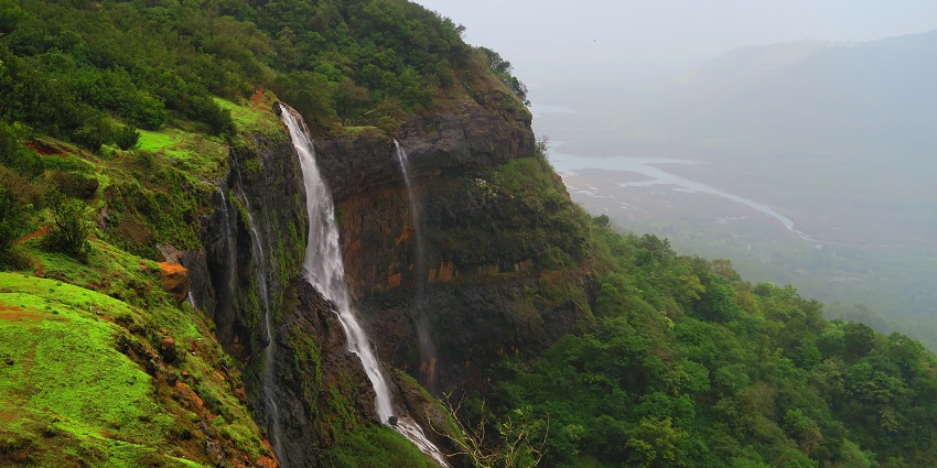 Cascading beauty of Matheran, one of the best hill stations near Mumbai within 100 kms.