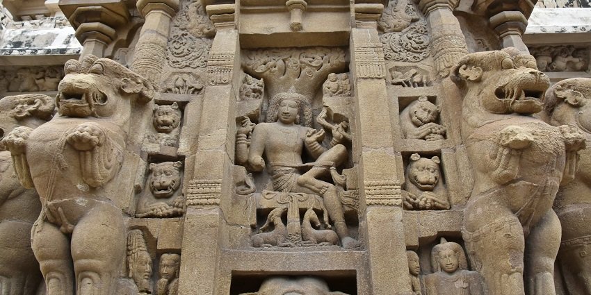 A popular temple in Mayiladuthurai offering a glimpse of its historical and cultural side.