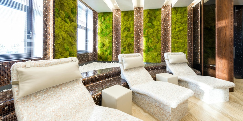One of the places to enjoy nightlife is the cosy lounge with drinks and live music.