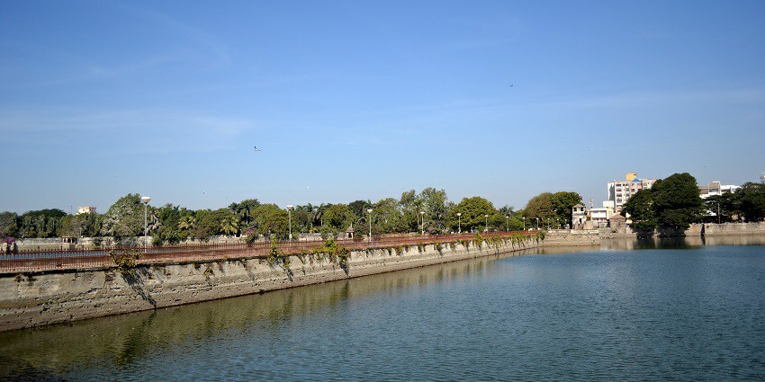 Meditate by Siddheshwar Lake which is one of the things to do in Siddheswar Temple.