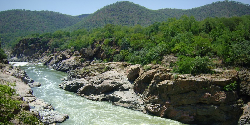 A quaint view of Mekedaatu, one of the top places to visit near Bangalore within 200 km.