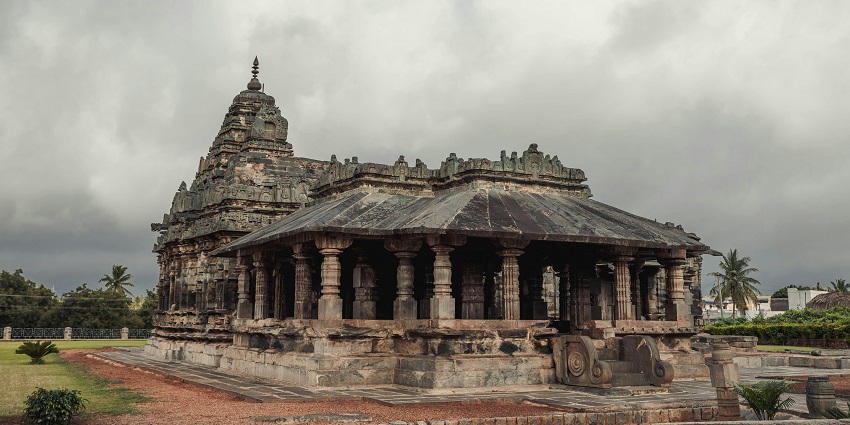 Witness the peaceful ambience of Meruling Temple which is dedicated to Lord Shiva.