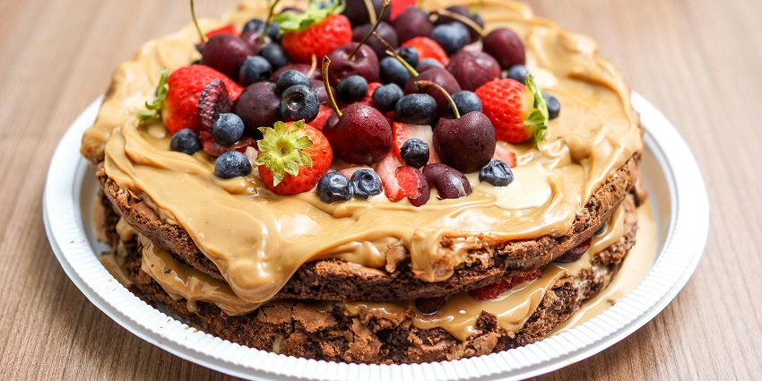 Merwans Cake Stop is one of the famous spot street food in Dadar, especially for cakes.