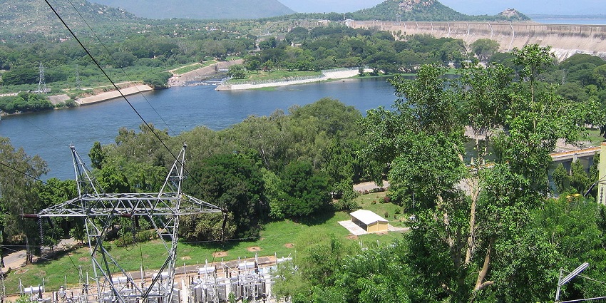 A picture of Mettur Dam, an ideal tourist attraction for picnics and relaxation.