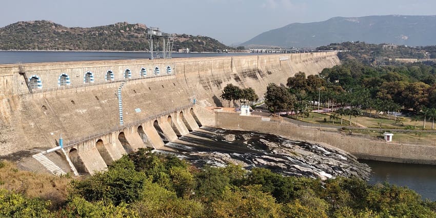 Image of Dam - The magnanimous Mettur dam located near Panchalinga Waterfalls