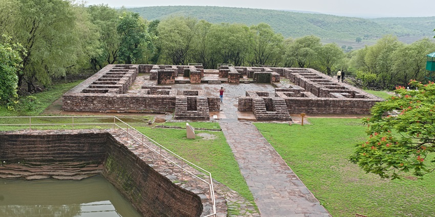 One of the places to visit in Sanchi is the ancient Buddhist monasteries surrounded by greenery.