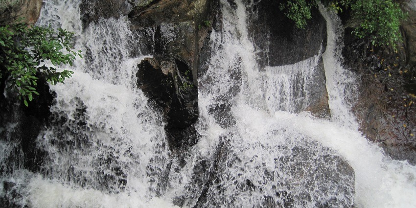 A breathtaking view of Monkey Falls, one of the best waterfalls in Coimbatore.