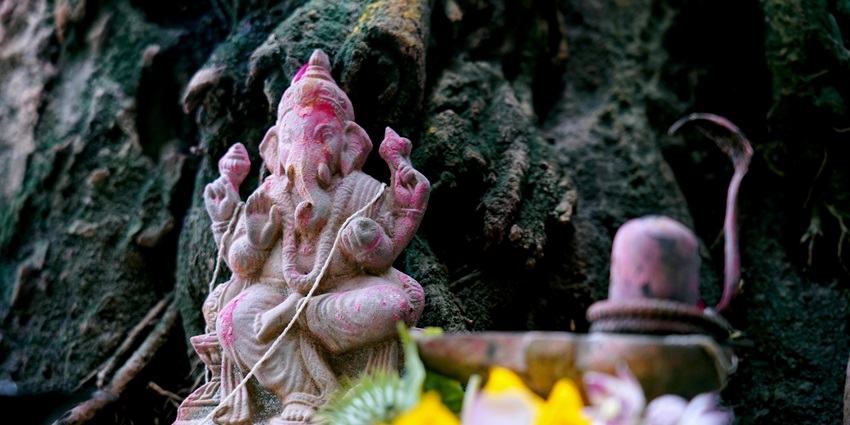 A picture of Morgaon Ganpati Temple, which is one of the pilgrimage places.