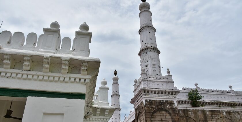 Beautiful mosque in Chennai with intricate architecture, tall minarets, and a peaceful courtyard