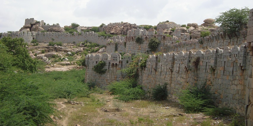 Mudgal Fort’s ancient stone walls stand tall among top places to visit in Raichur.