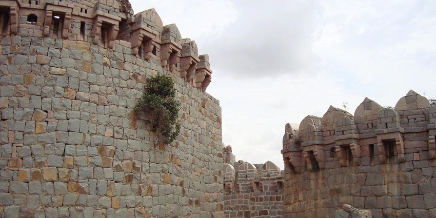 Mudgal Fort is perched on a hillock.