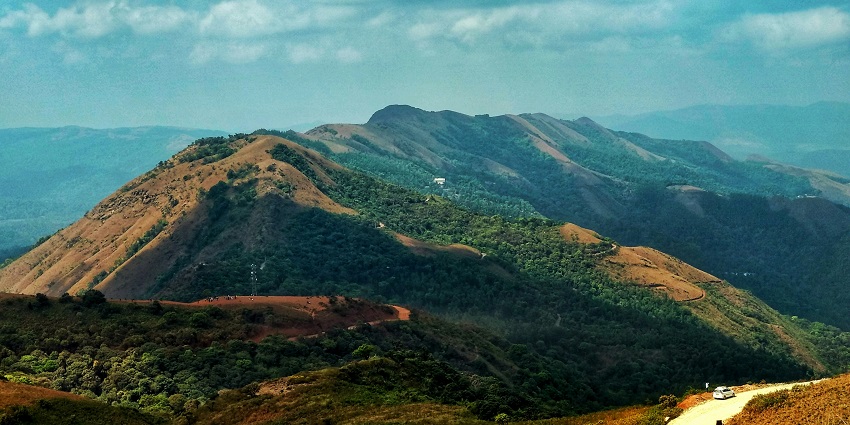 A panoramic view from the peak of Mullayanagiri hills during early morning for all.