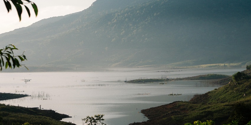 Mulshi Lake & Dam is a scenic lake and dam near Pune, popular for picnics, camping, and nature views.
