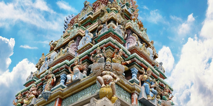 The beautiful architecture of one of the temples in Mumbai that is a must-visit.