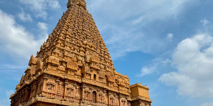 Munisuvratswami Bhagwan Jain Derasar holds significance for the Jain community.