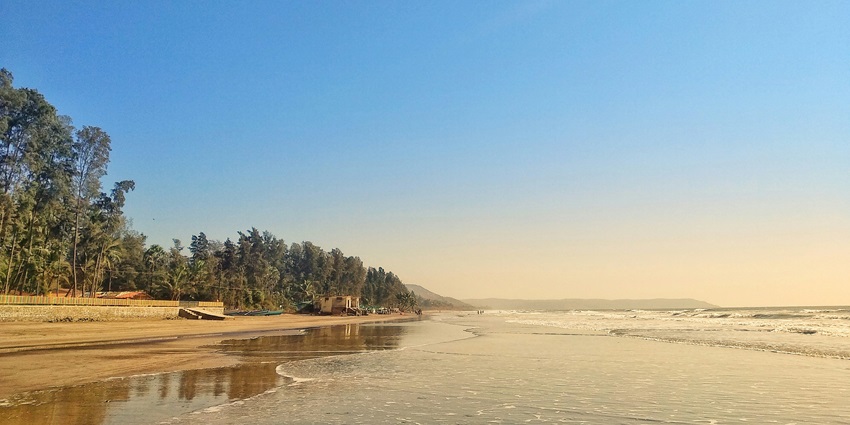 A peaceful and serene picture of Murad, a small yet beautiful coastal town for travellers.