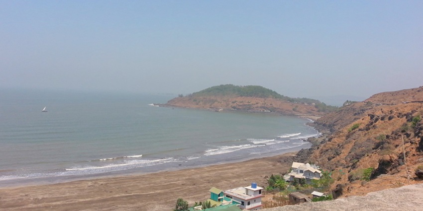 Murud Beach is a must-visit in Dapoli for calm waters, water sports, and sunset views.