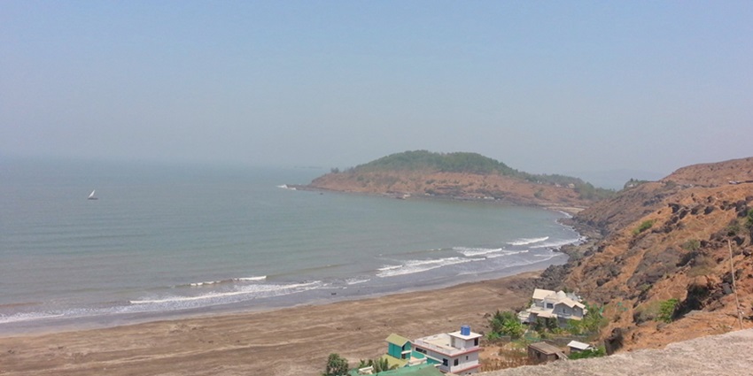 Murud Beach, the famous destination to visit in April in Maharashtra with serene sandy shores, waves, and historic fort nearby.
