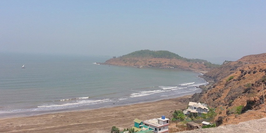 Murud Beach, one of the best beaches near Pune, offering stunning views of the Arabian Sea