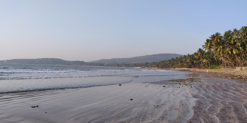 Murud Beach, a famous place near Janjira Fort , offers beautiful sands and vibrant waters.