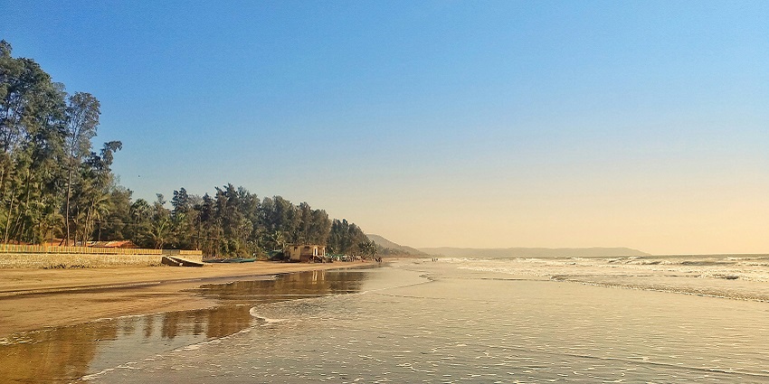  An image of Janjira Fort surrounded by the Arabian Sea is one of the top places to visit near Navi Mumbai