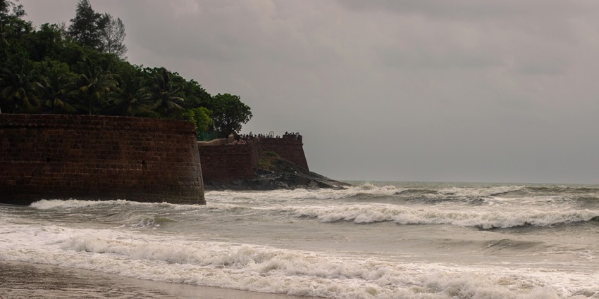 Murud-Janjira Fort in the background and crashing waves.