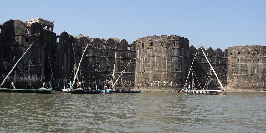 Murud-Janjira Fort is one of the top places to visit near Kashid Beach, Maharashtra.
