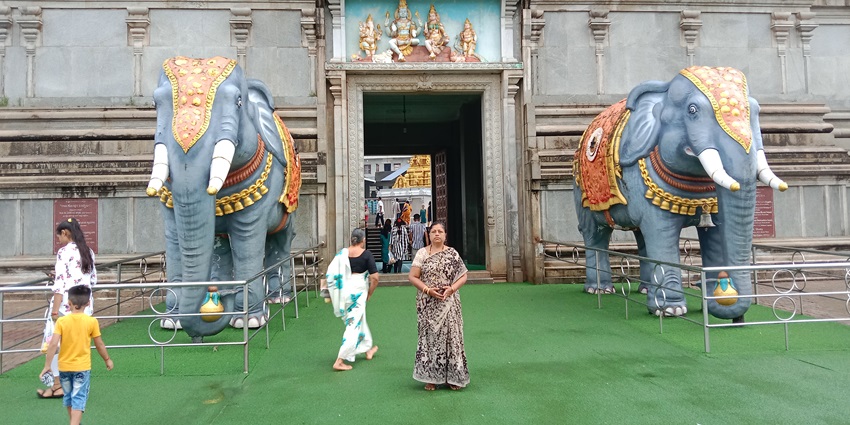 Entrance of Murudeshwar Temple, one of the popular places to visit near Jog Falls