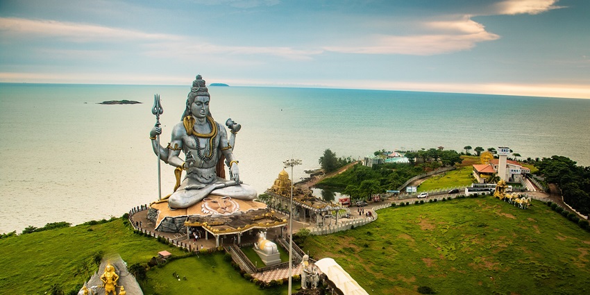 The Statue of Lord Shiva in Murudeshwara is the second biggest statue of Lord Shiva in the world after the statue in Nepal
